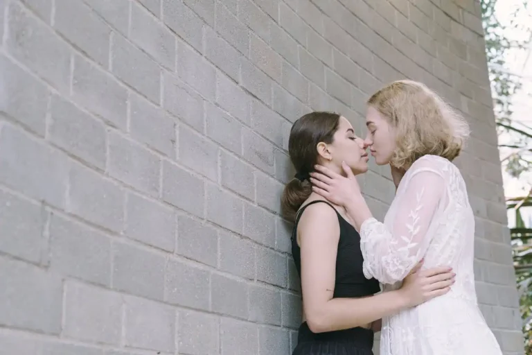 10 Signs to Know You Are a Lesbian