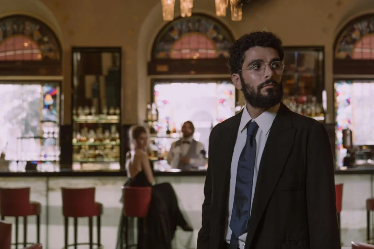 10 Signs a Woman Is Crushing on Your Husband